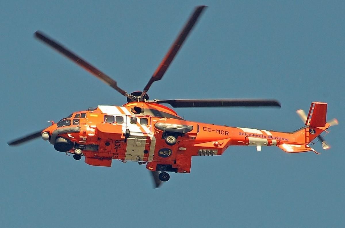 El herido fue trasladado en el helicóptero 'Helimer' al aeropuerto de A Coruña.