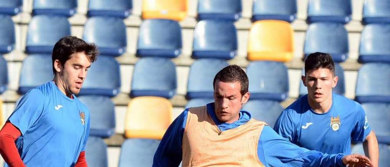 Queijeiro, Campillo y Miguel Loureiro durante un entrenamiento celebrado en Pasarón. // Rafa Vázquez