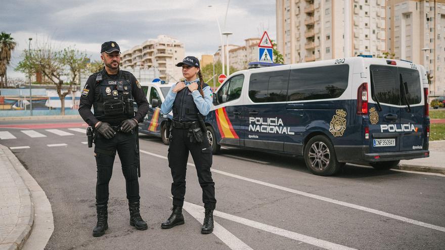 Policía portuguesa en las calles de Gandia