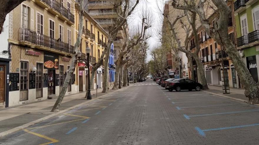 La calle Marqués de Campo de Dénia, desierta