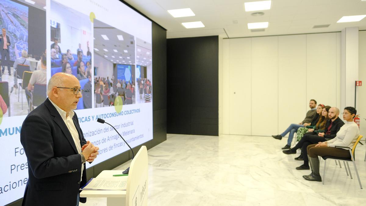 Antonio Morales, presidente del Cabildo, durante la presentación de la nueva oficina