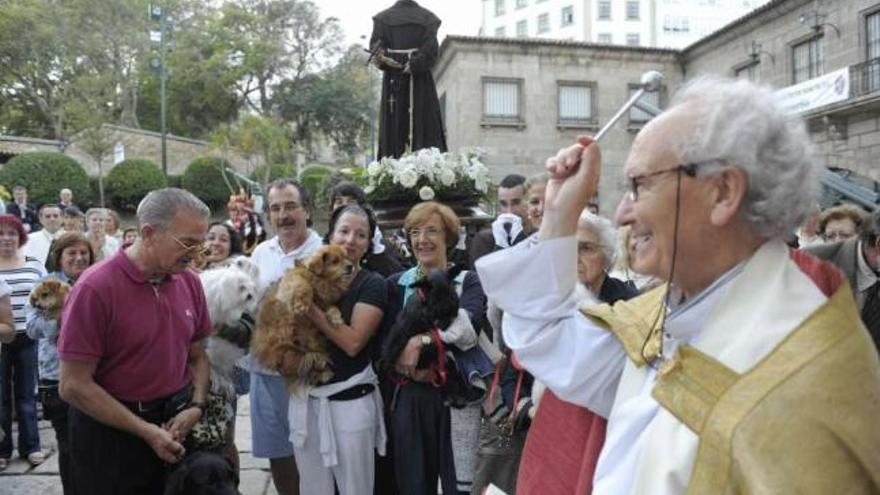 Fieles y mascotas celebran el día de San Francisco