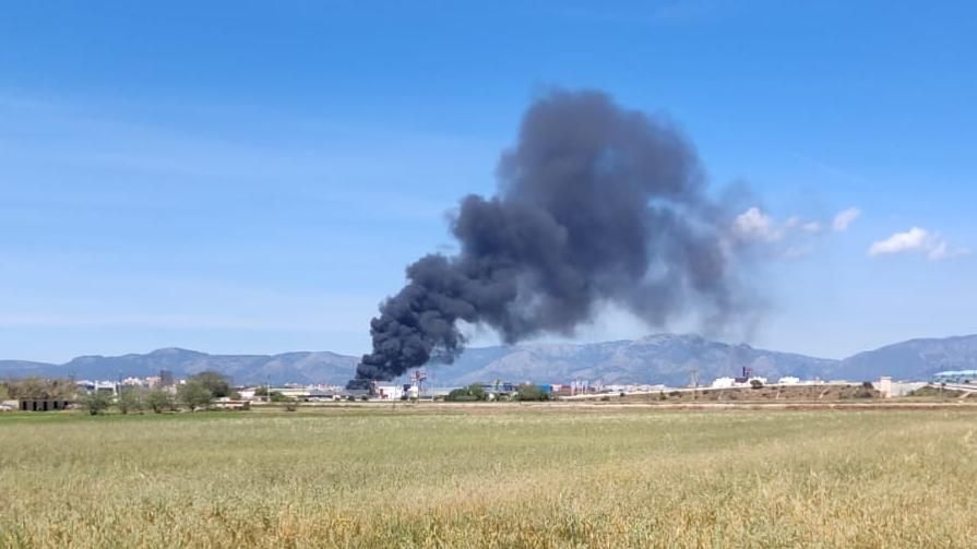 FOTOS | Incendio en un almacén de Cervezas Damm en Son Malferit