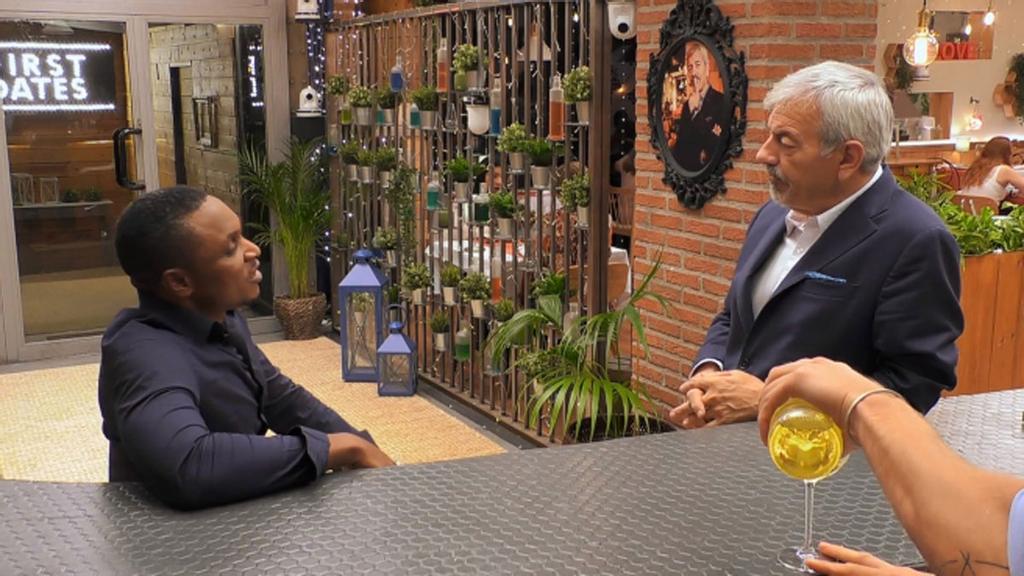 Carlos Sobera y el exmarido de Maite Galdeano en 'First Dates'.