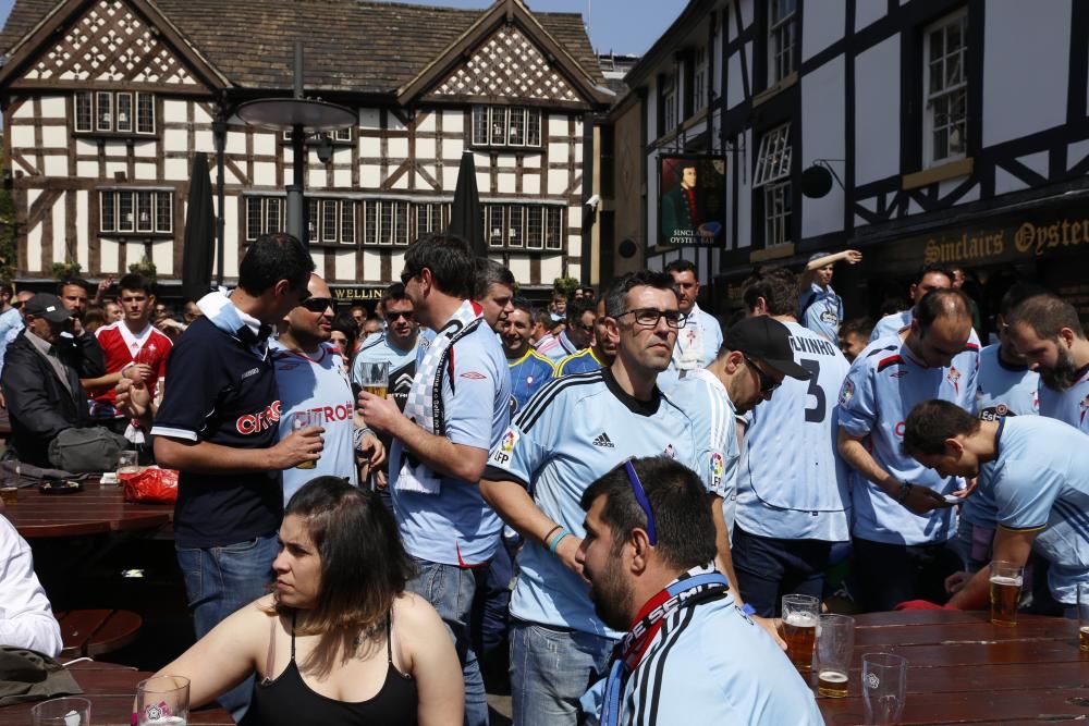 Manchester se tiñe de azul celeste