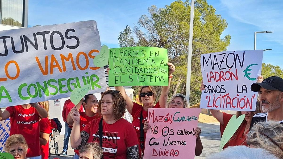 Los trabajadores de la residencia de mayores de Benidorm piden mejoras salariales