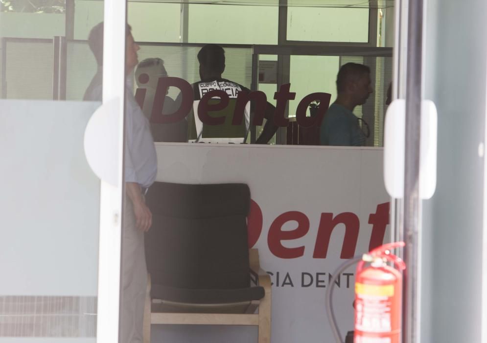 La Policía entra en las clínicas de iDental para rescatar los historiales