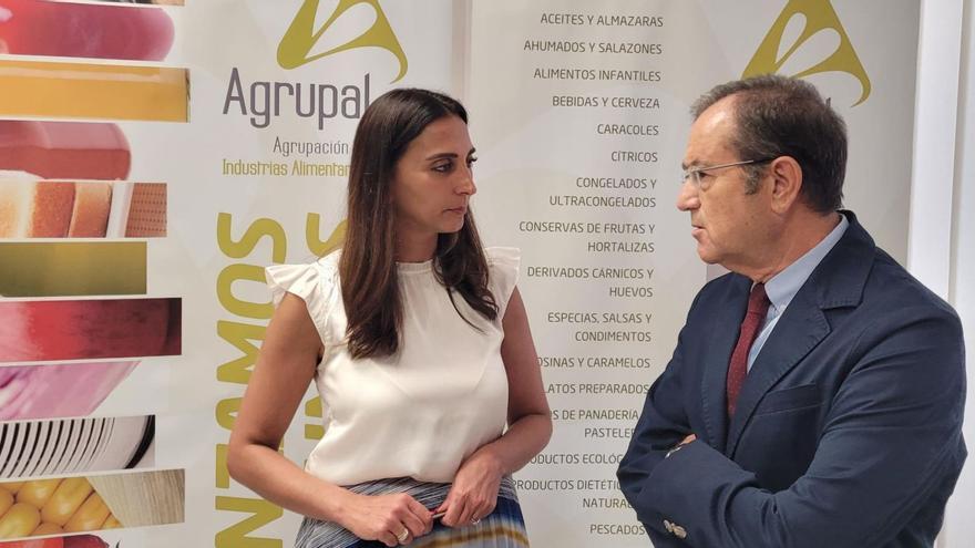 Un momento de la reunión de la consejera de Agricultura con el presidente de Agrupal. | CARM