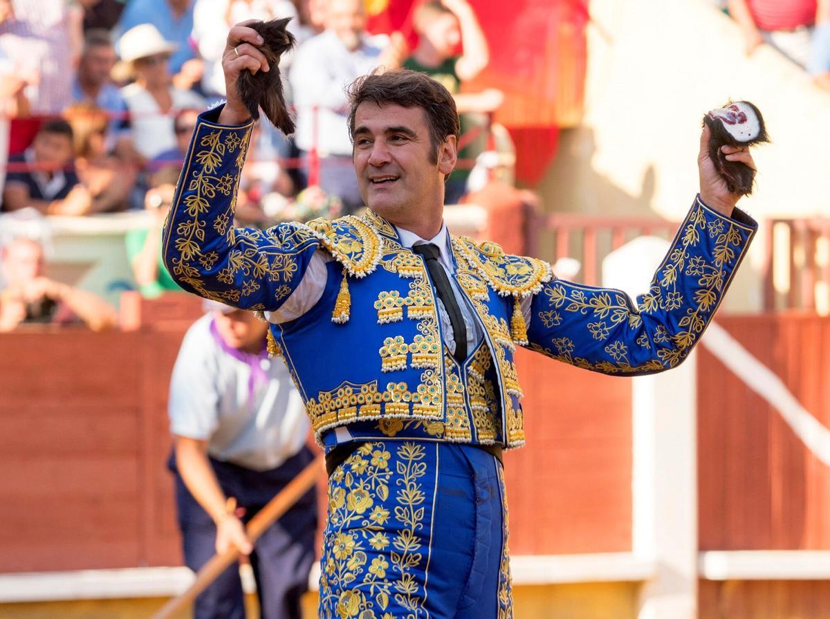 El diestro Jesulín de Ubrique, que cortó hoy dos orejas, durante el segundo festejo de la Feria de San Julián 2018.