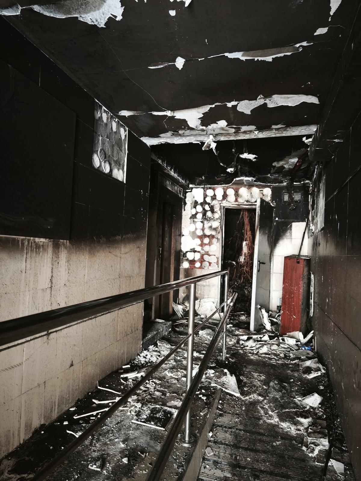 Un incendio obliga a desalojar un bloque en Los Tilos