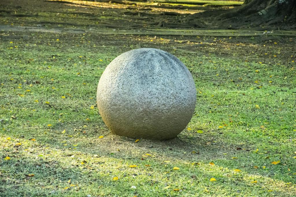 Estas esferas de piedra pueden alcanzar los tres metros de diámetro