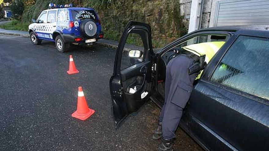 Agentes de la Policía Local realizaron varios controles de
vehículos a lo largo de la mañana de ayer