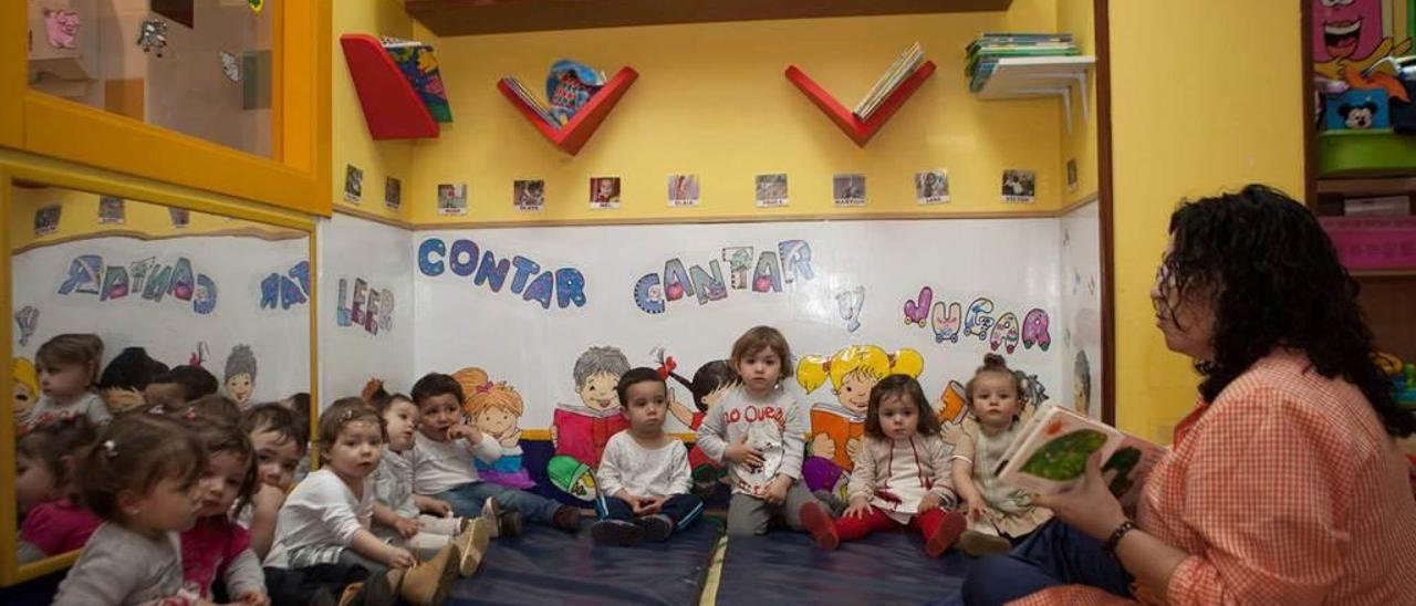 Los niños de la escuela &quot;Rapacinos&quot;, en una de las actividades de las jornadas de puertas abiertas que se celebraron el pasado curso.