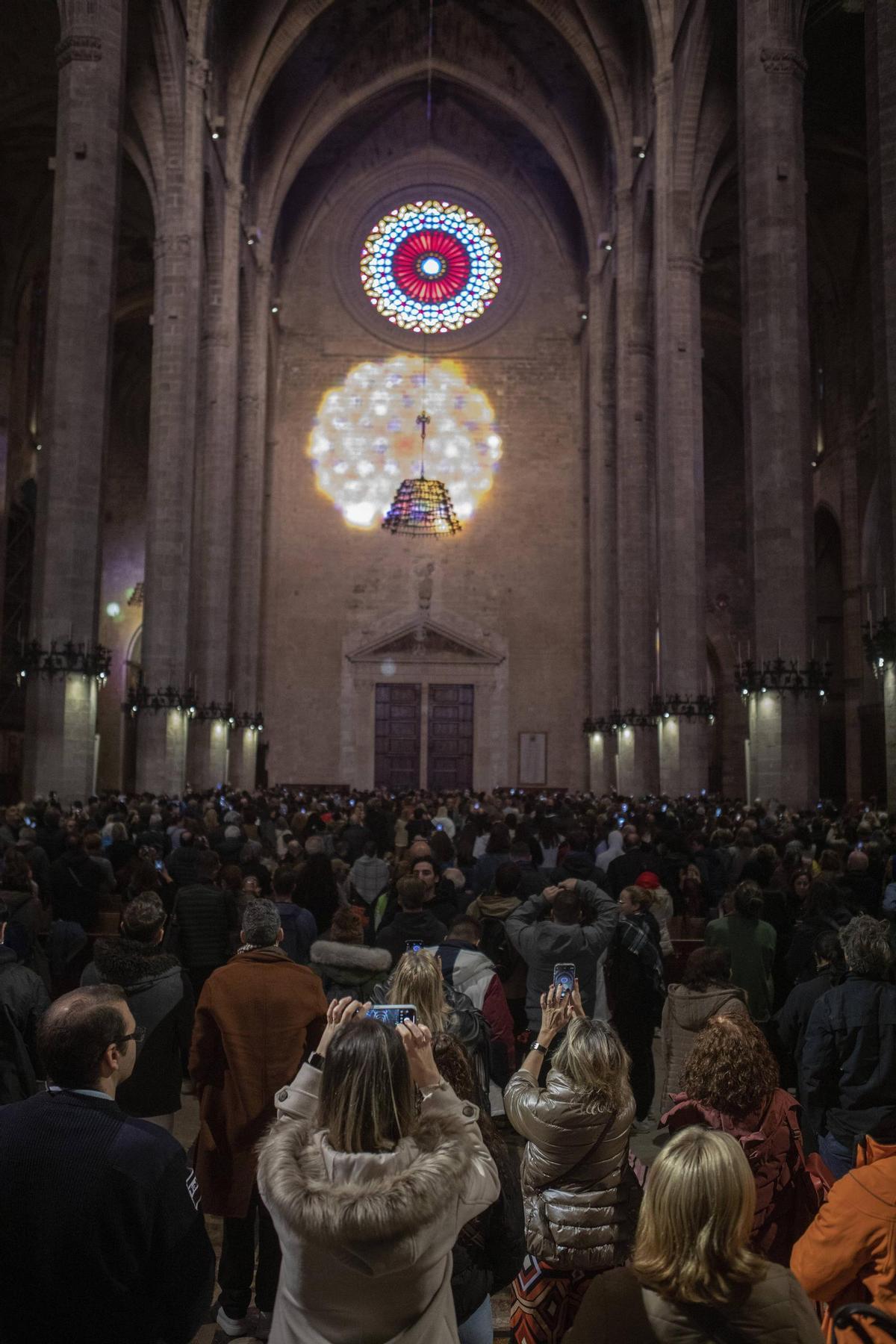 Fest des Lichtes auf Mallorca: So war die magische Acht am Freitag in der Kathedrale von Palma zu sehen