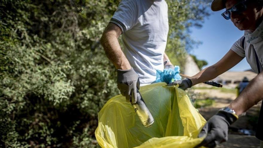 Extremadura se remanga contra la basuraleza en 29 puntos abiertos a voluntarios