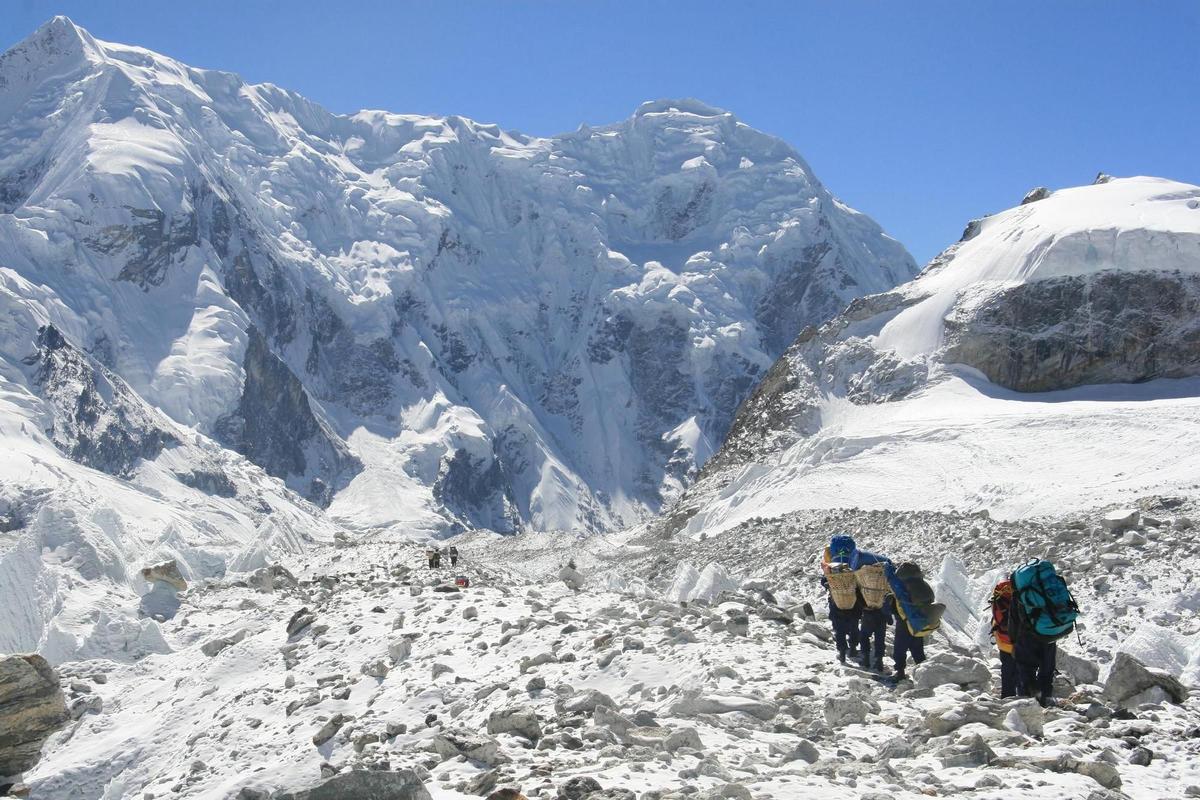 Exploradores en el Himalaya