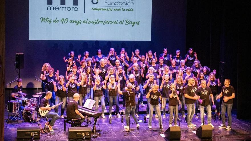 El concert de gòspel impulsat per Fundació Mémora omple el Teatre Conservatori de Manresa