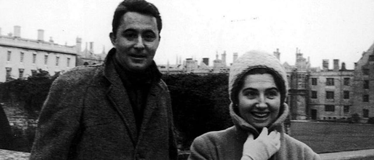 Claudio Rodríguez y su esposa, Clara Miranda en Cambridge.