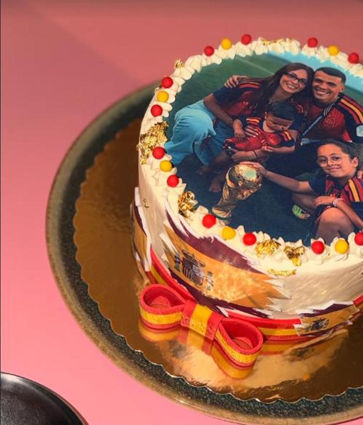 Tarta con la foto familiar.