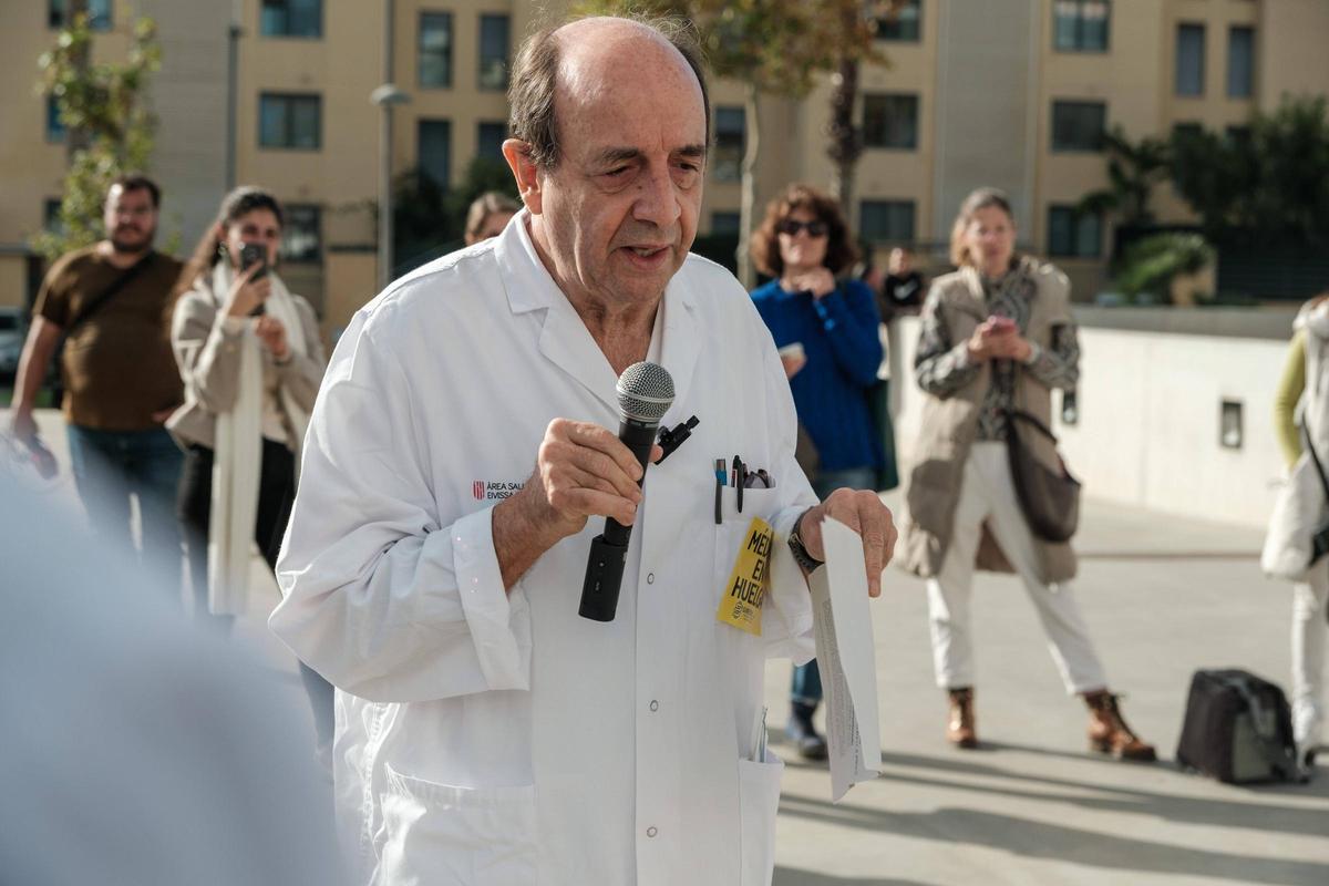 Todas las fotos de la concentración de médicos en el Hospital de Ibiza