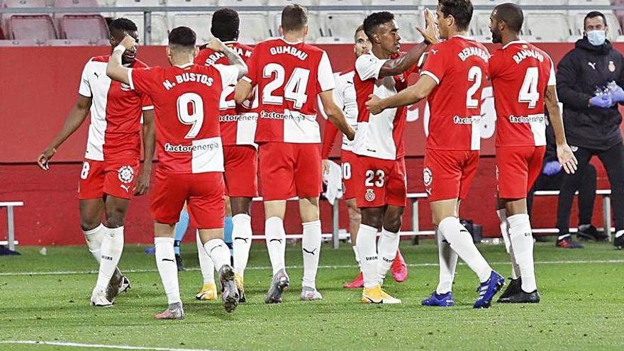 Els jugadors del Girona celebren un dels gols al Cartagena