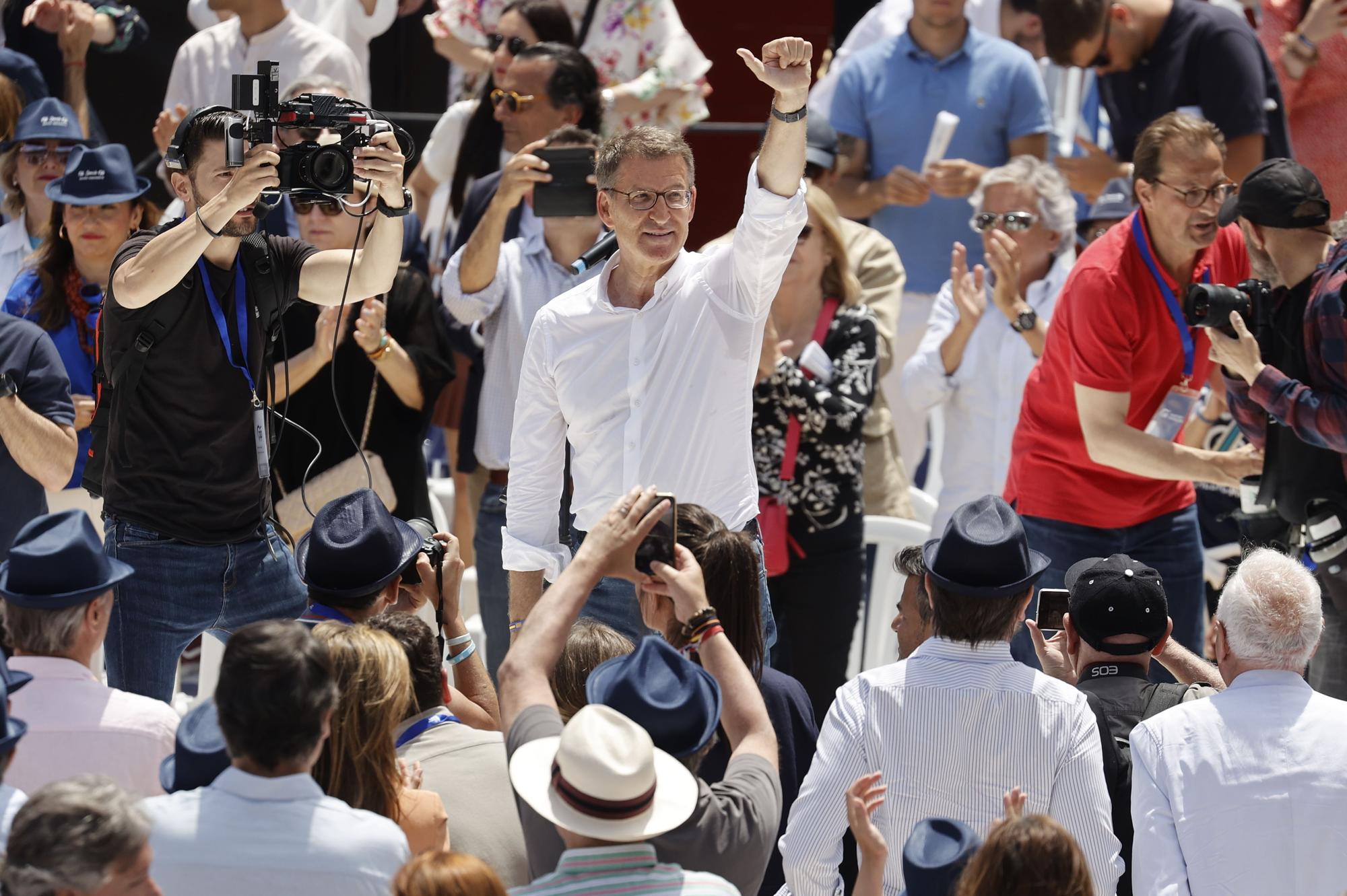 La plaza de toros de Valencia se ha llenado con 12.000 personas para asistir al acto central de campaña del PP