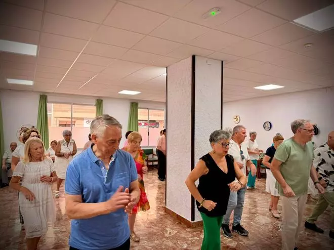 Torrent recupera la tarde de baile para mayores en el Centro de Envejecimiento Activo tras ocho años
