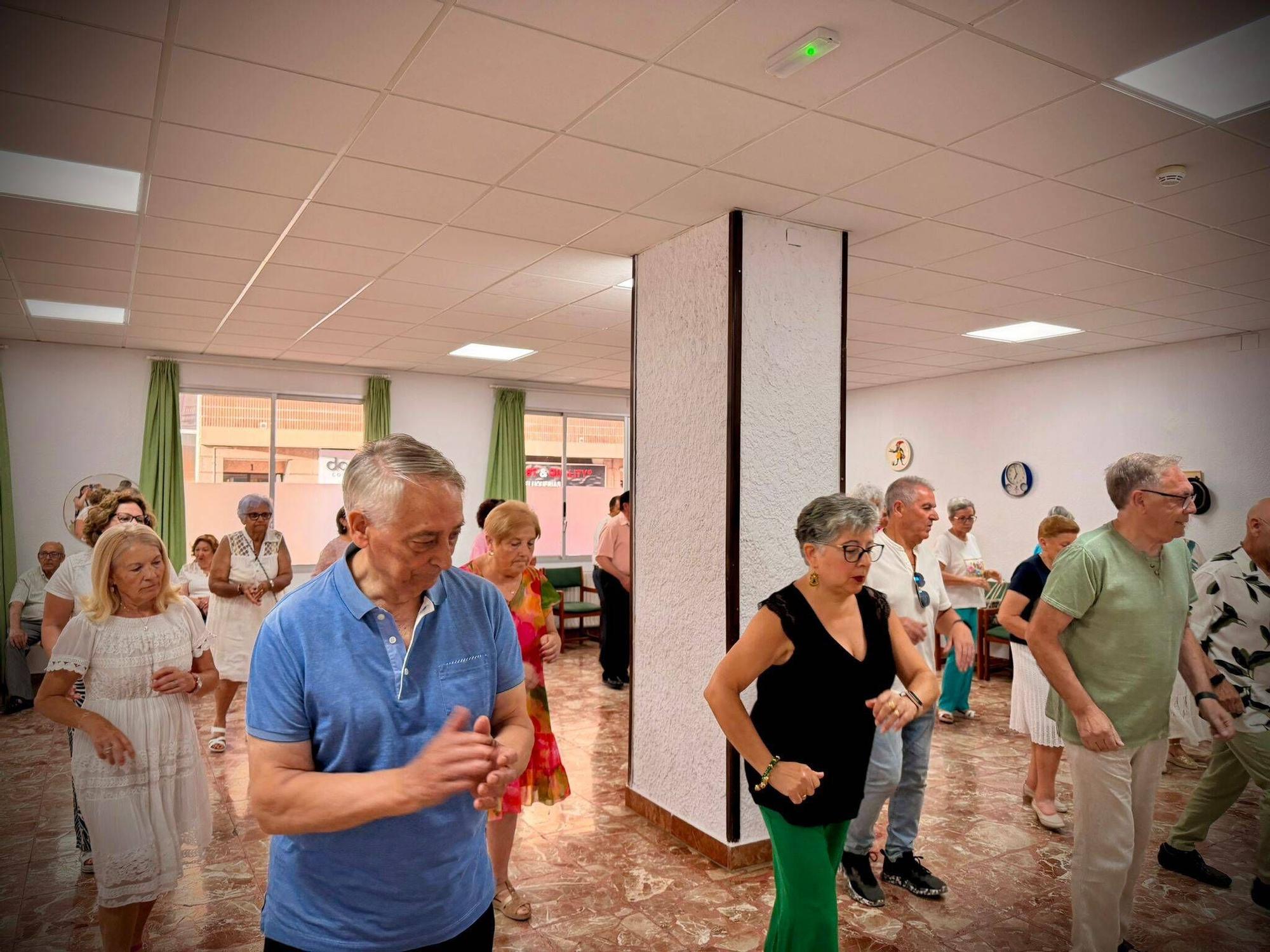 El baile vuelve al CEA de Torrent y llena de vida la tarde del sábado