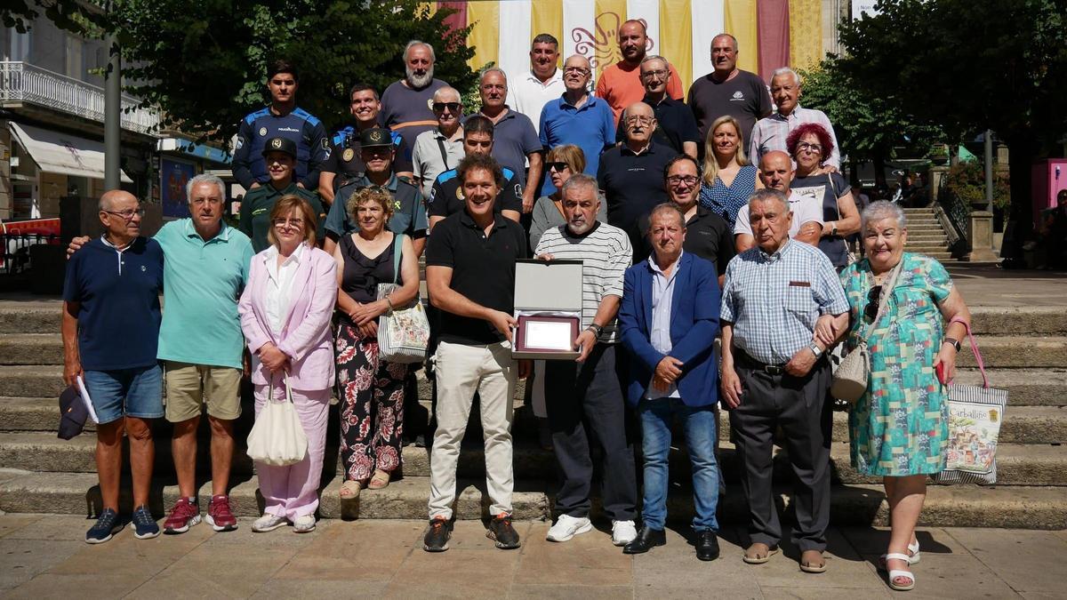 O Carballiño homenajea a Paco Valeiras tras 34 años en la Policía Local y destaca su labor «exemplar» en la seguridad de la Festa do Pulpo