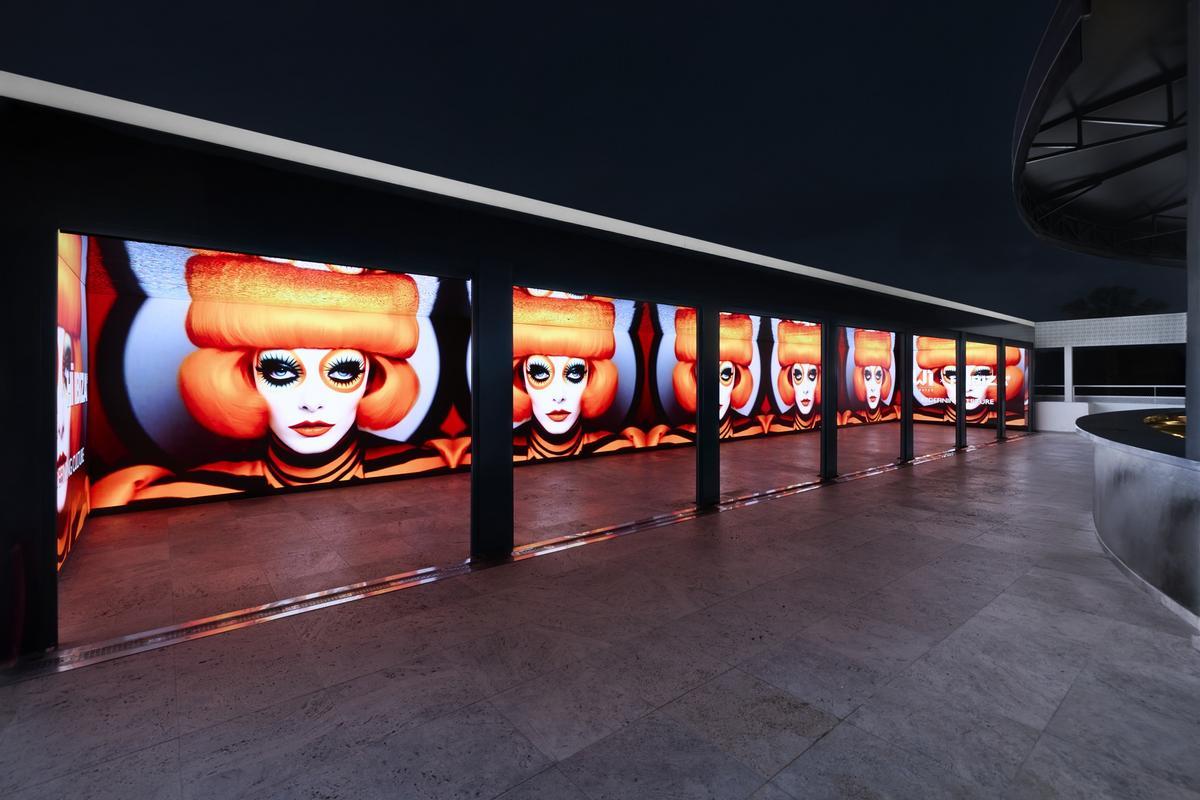 La galería de arte digital está en el Dom Perignon bar de Hï Ibiza.