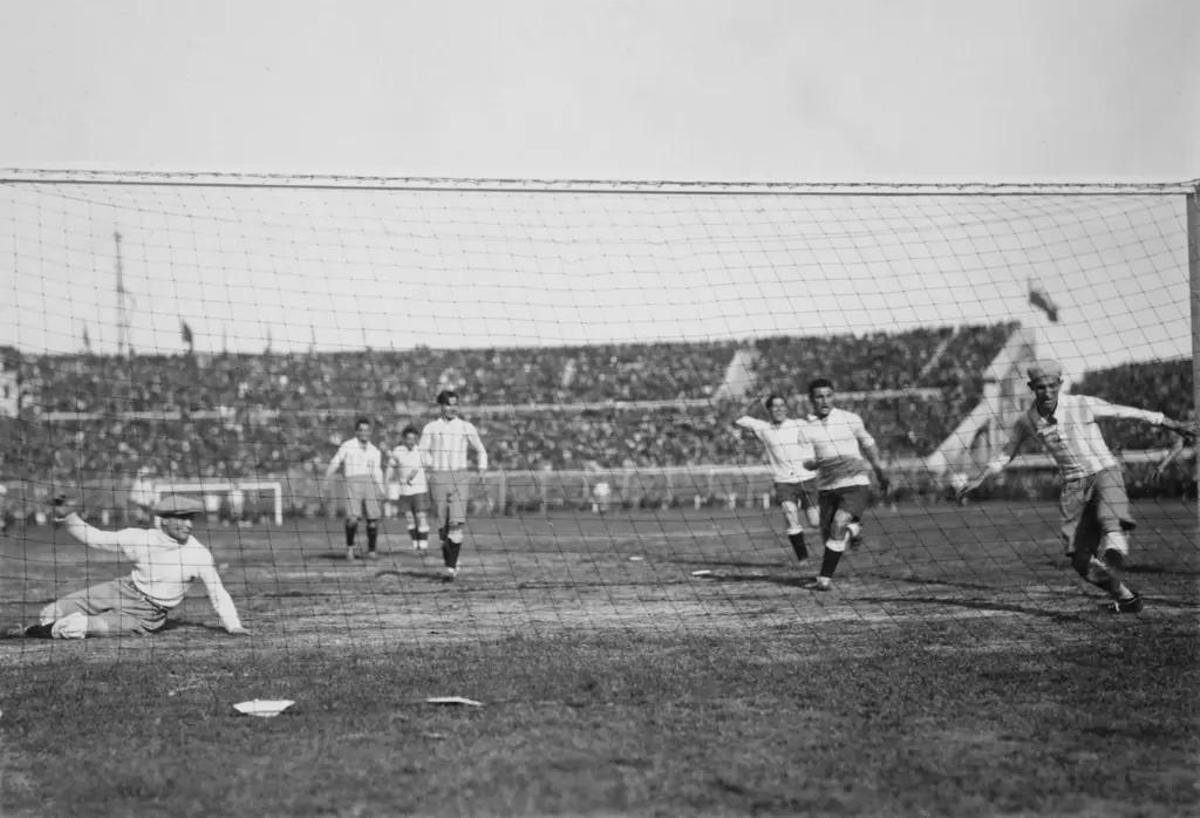 Final de la primera copa del Mundo DE 1930 que gana Uruguay