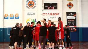 El Olympiacos entrenó en la pista del Basket Almeda, en Hospitalet