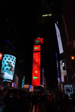 El Corte Inglés ondea la bandera española en pleno Times Square