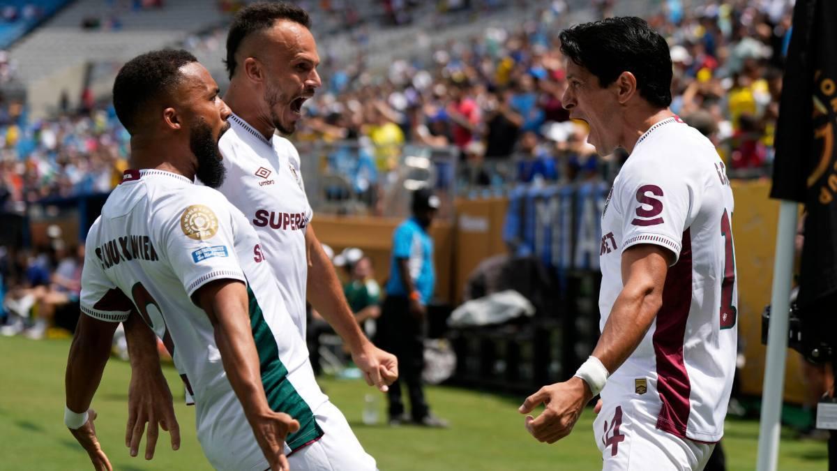 El argentino Germán Cano celebra el primer gol del Flu ante el Inter