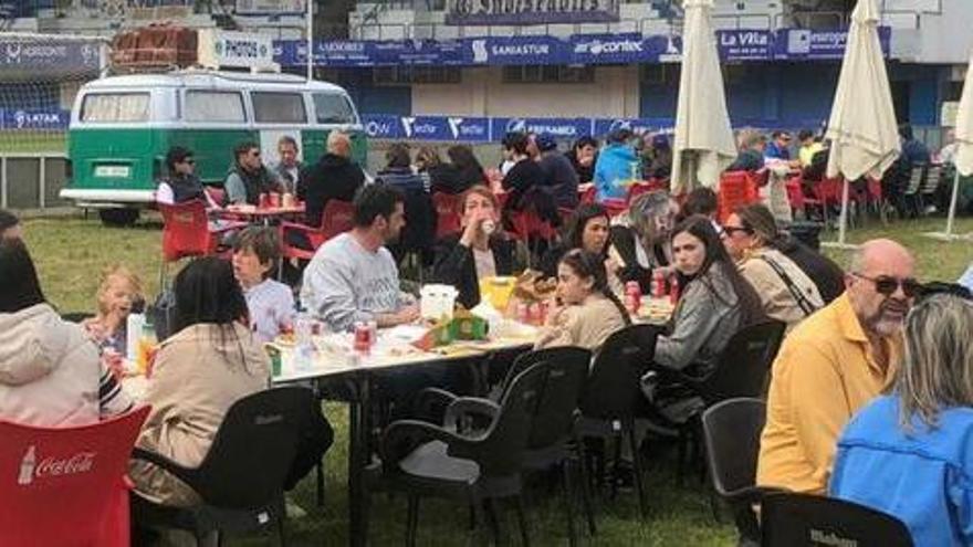 Arroz con puntos: el gran ambiente que se vivió en la previa del Avilés-Compostela