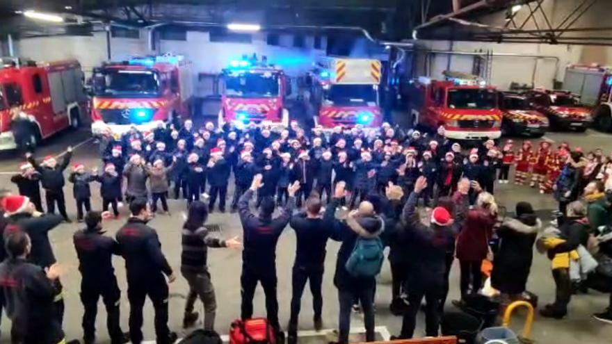 VÍDEO | La Divina Providencia canta villancicos en el parque de bomberos de Zamora