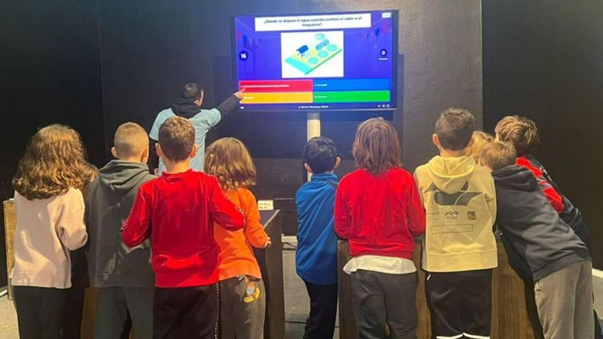 Escolares durante una de las actividades. | Cedida a Lne