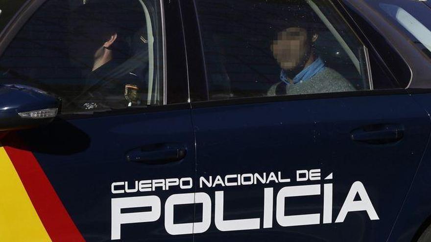 Detenido por masturbarse ante dos menores