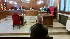El acusado de intentar estafar a un anciano comprándole tres fincas admitió los hechos ayer en la Audiencia de Palma.