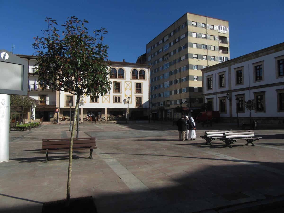 La plaza Camila Beceña de Cangas de Onís.