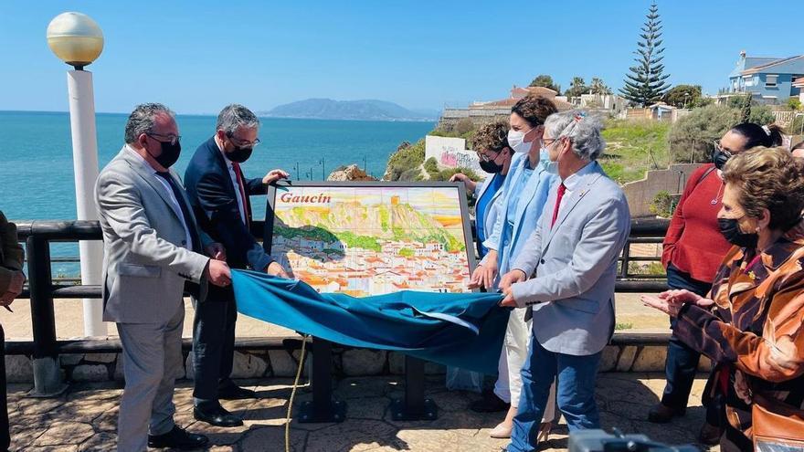 Rincón dedica una plaza mirador a Gaucín, en los acantilados de El Cantal