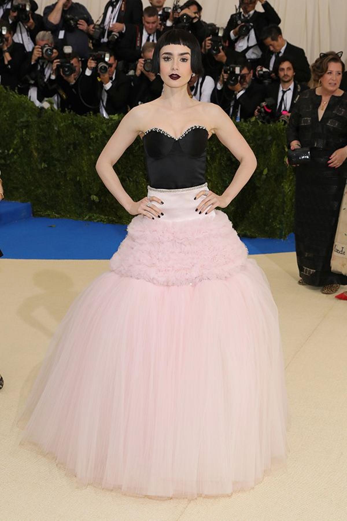 Lily Collins en la Gala Met