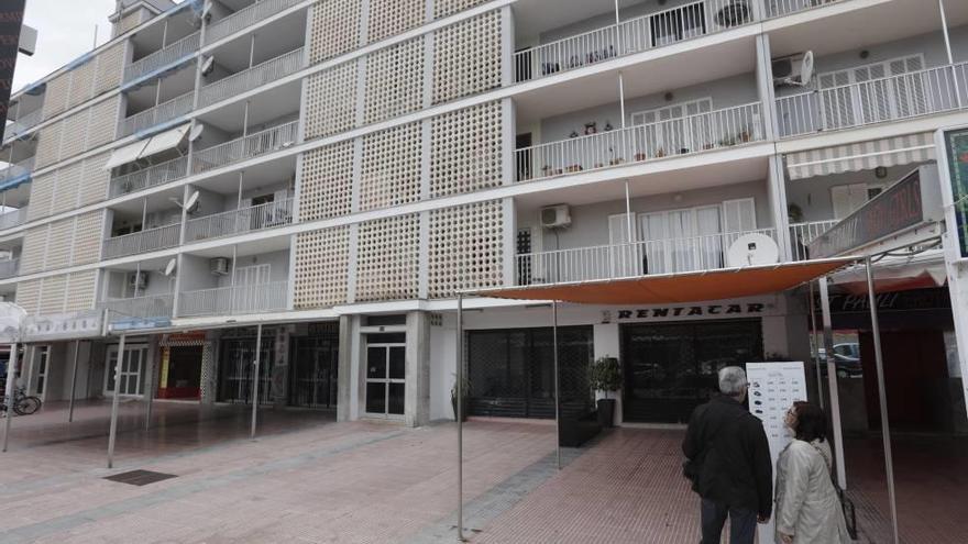 Los hechos se produjeron en el edificio de Pare Bartomeu Salvà número 11, conocida como la calle del Jamón, en la Platja de Palma.