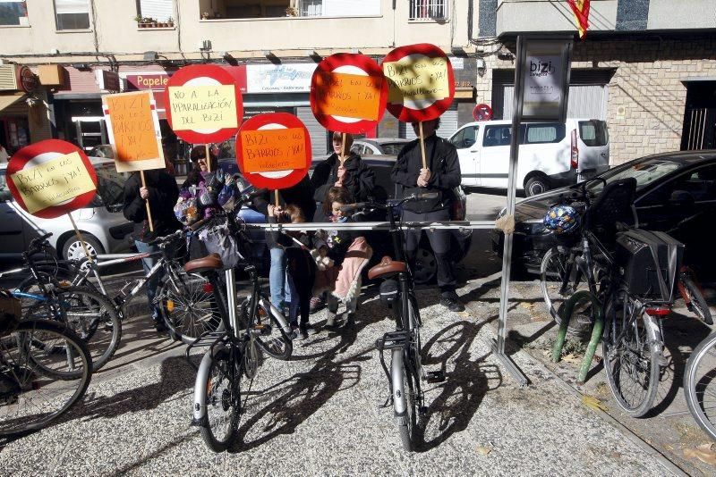 Marcha ciclista en protesta por la paralización del servicio Bizi