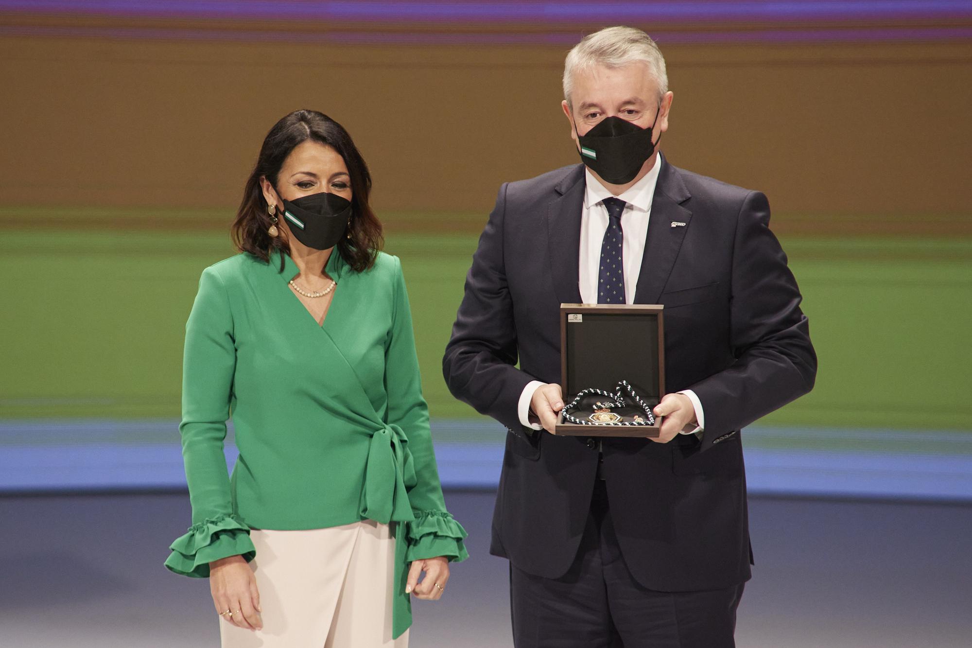 Las imágenes del acto institucional en el Parlamento andaluz con motivo del 28-F