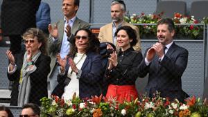 La presidenta de la Comunidad de Madrid, Isabel Díaz-Ayuso, durante el partido de Carlos Alcaraz en el Mutua Madrid Open, a 26 de abril de 2024, en Madrid (España). MUTUA MADRID OPEN;FAMOSOS;TENIS;ALCARAZ José Oliva / Europa Press 26/04/2024 / ISABEL DIAZ-AYUSO;José Oliva