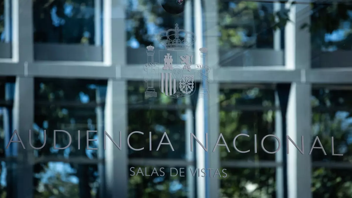 La Audiencia Nacional deja libres con medidas cautelares a los dos hackers detenidos por vender datos de Sánchez y otros políticos