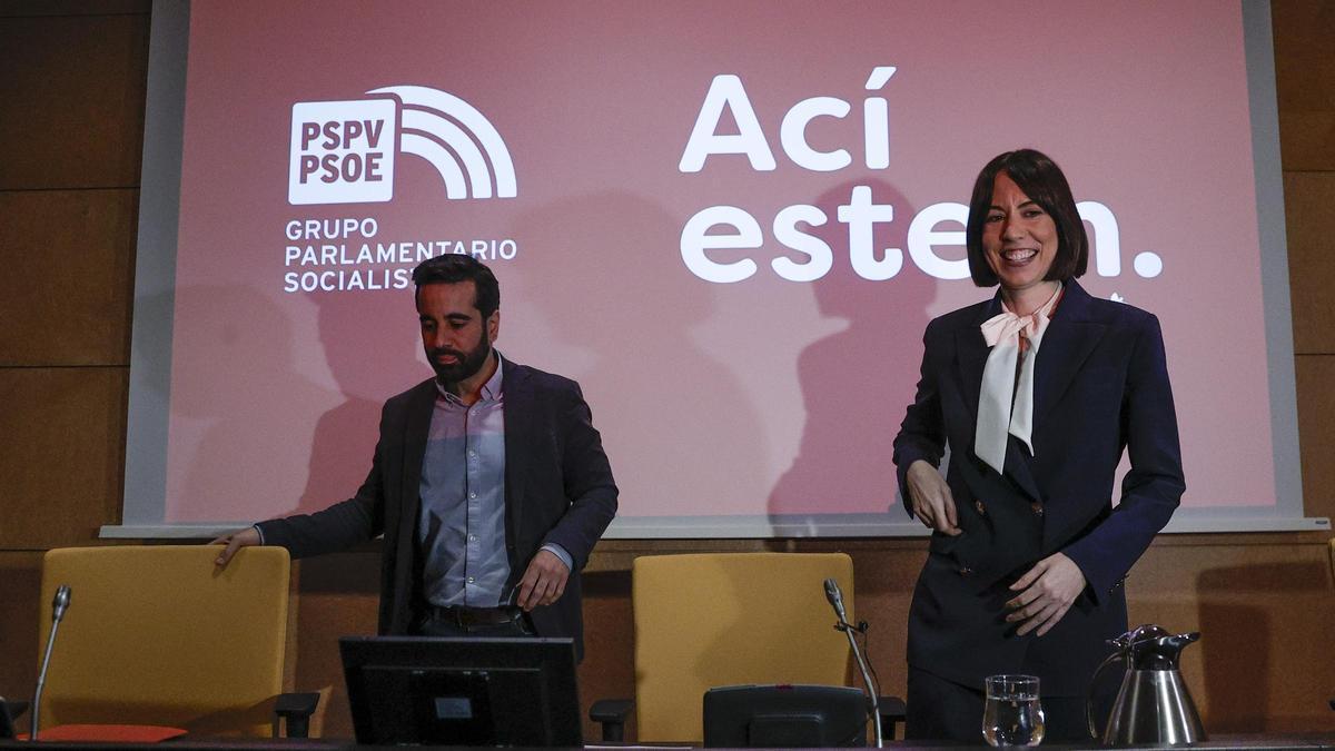 La secretaria general del PSPV, Diana Morant, mantiene una reunión con el grupo socialista de las Cortes Valencianas.