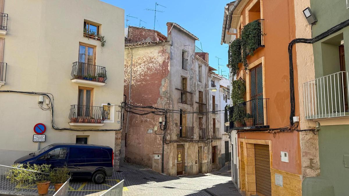 Las seis casas que se rehabilitarán en el proyecto se encuentran ubicadas en la calle Portal de Valencia.
