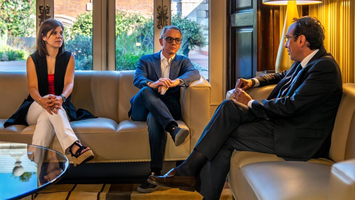 El presidente del Parlament, Josep Rull, junto a Marta Vilalta y Josep Maria Jové, ERC, durante la ronda de consultas para investir President a Salvador Illa